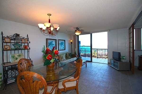 Spacious living-dining room - 2405 Kalanianaole Ave