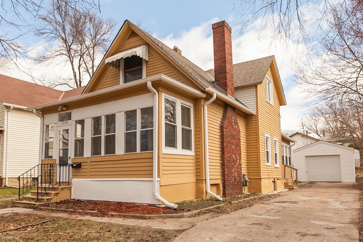 Foto principal - 3 br, 2 bath House - 1220 Burr Street