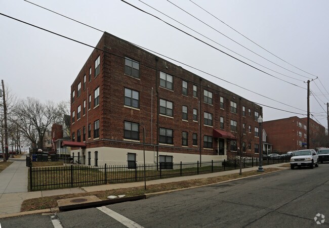 Building Photo - 700 Madison St NW