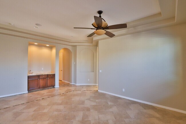 Building Photo - 2021 W Gloria Ln