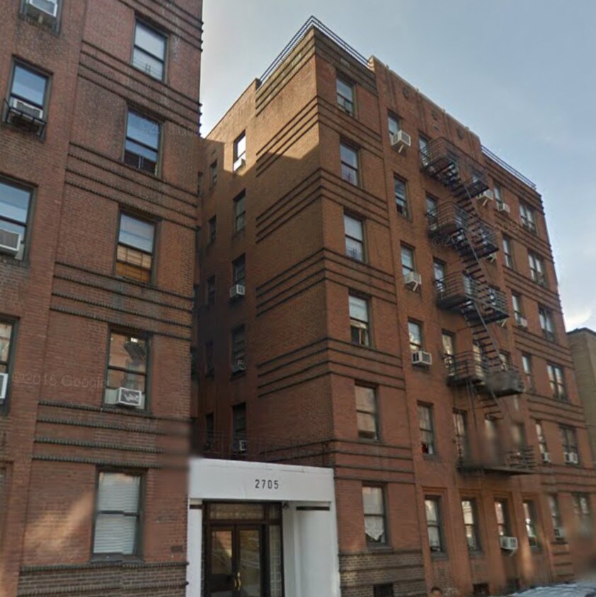 Primary Photo - 2705 Bainbridge Ave
