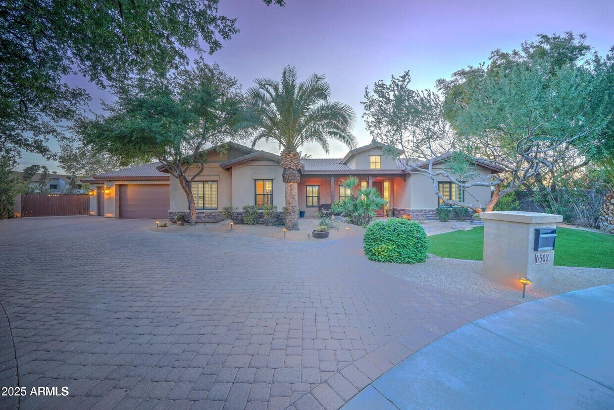 Primary Photo - 6502 N 81st Pl