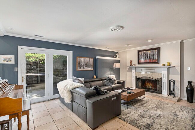 Foto del edificio - 705 Grey Eagle Cir N