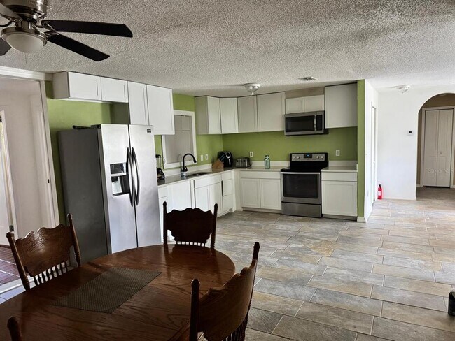 Foto del edificio - 11063 Auburndale St