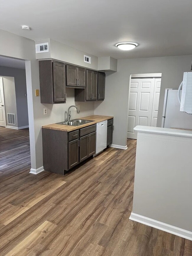 Foto del edificio - 38 Providence Dr