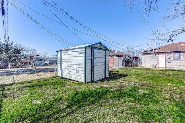 Building Photo - 5538 Lakefield Dr