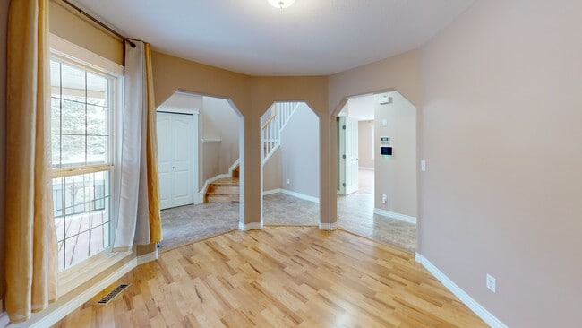 Building Photo - 9301 Lakeland Dr