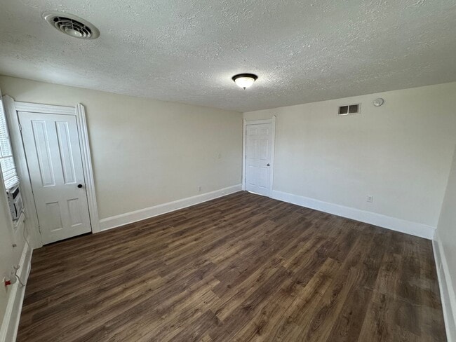 Foto del edificio - 2476 W 10th St