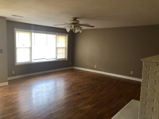 Foto del edificio - "Charming 4-Bedroom Home in Jonesboro with...