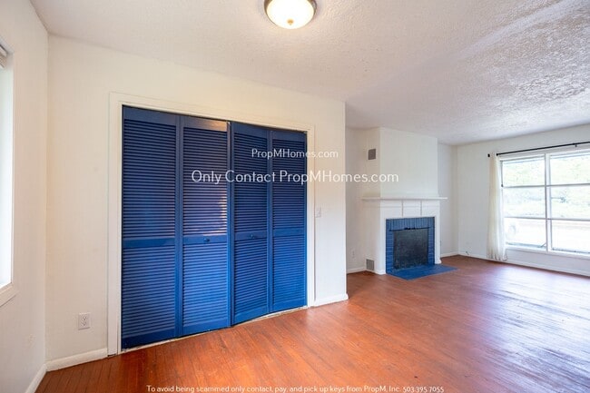 Building Photo - Charming Hazelwood Home with Spacious Back...