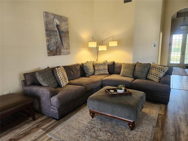 Foto del edificio - 6496 Rookery Cir