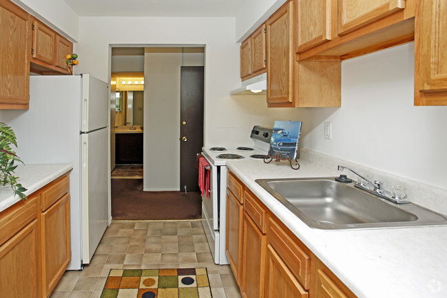 2 habitaciones, 1 baño - Cocina - Edgewood Park Apartments