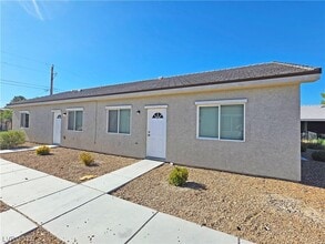 Building Photo - 1121 Sixshooter Ave
