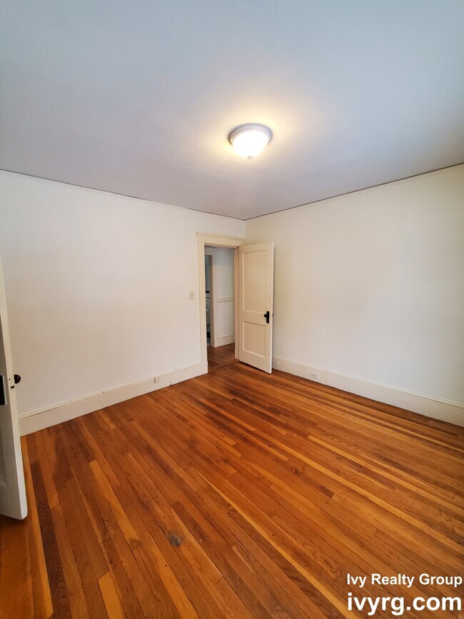 Building Photo - 52-54 Maplewood St