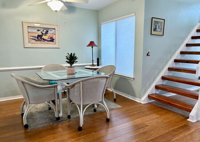 Foto del edificio - Available 12/16. Beautiful FURNISHED End-U...