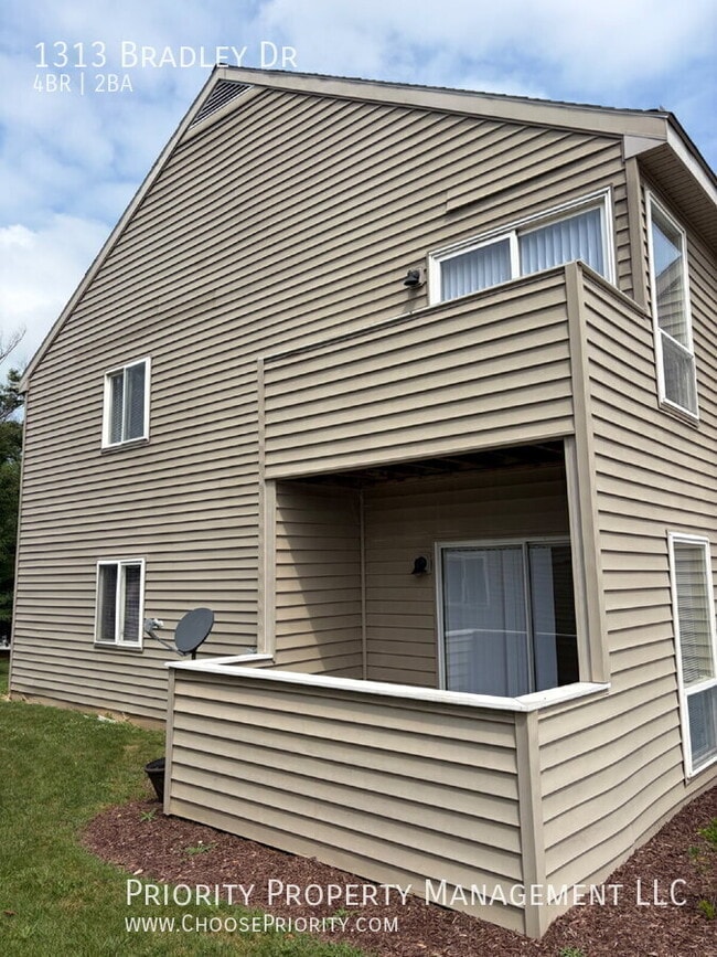 Building Photo - 1313 Bradley Dr