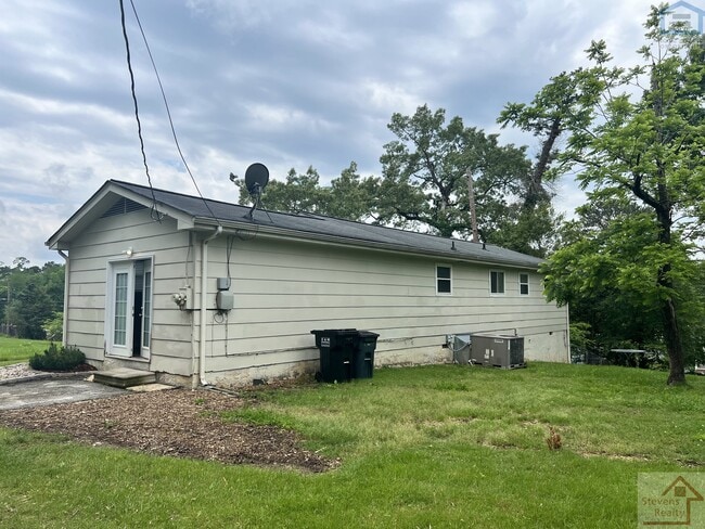 Building Photo - 8501 Maplewood Trail