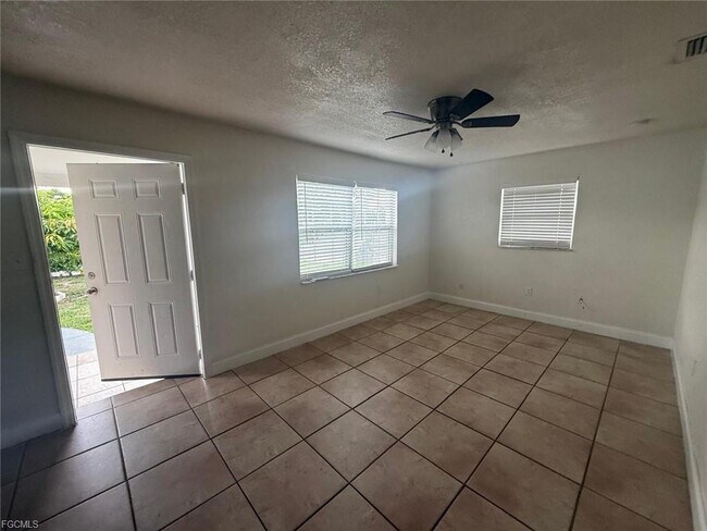 Foto del edificio - 1665 Henderson Ave