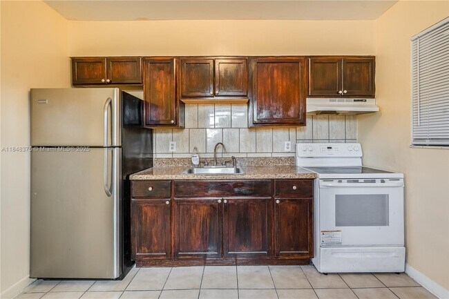 Foto del edificio - 5926 SW 27th St