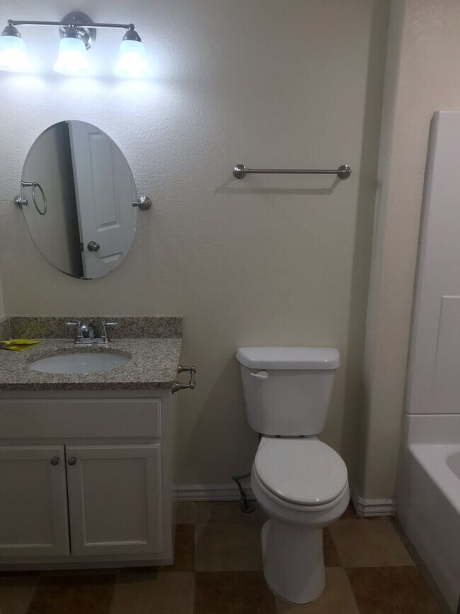 Foto del edificio - 960 N. Meadowlands Dr.