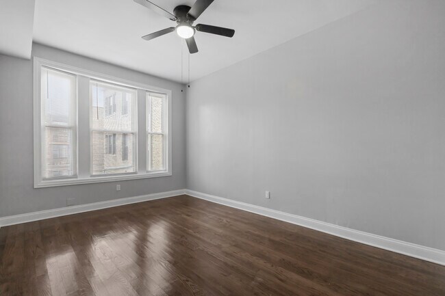 Foto del edificio - 908 W Montrose Ave