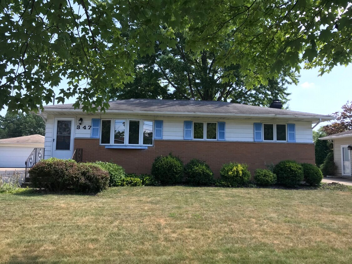 Primary Photo - 347 Windsor Dr