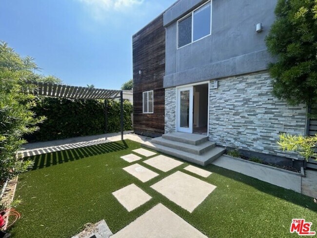 Foto del edificio - 653 Sunset Ave