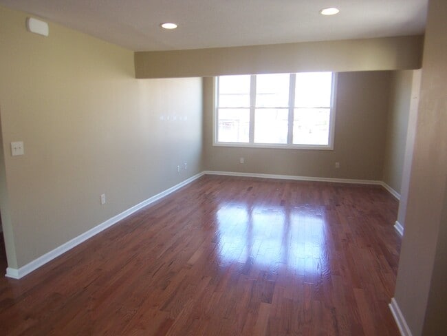 Foto del edificio - 302 Castle Shannon Blvd
