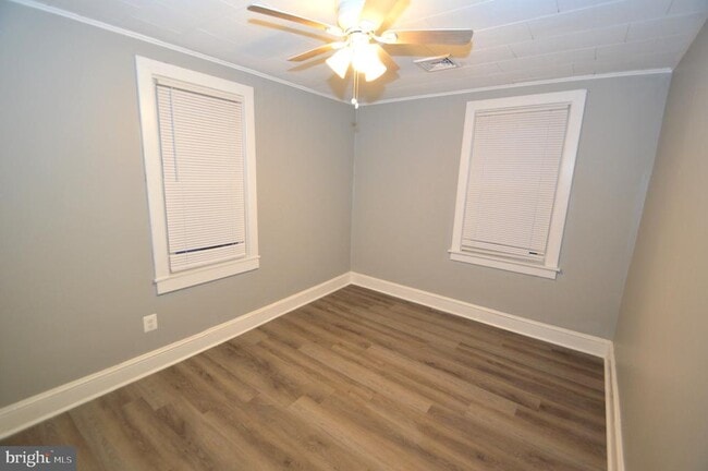 Foto del edificio - 374 Farnsworth Ave