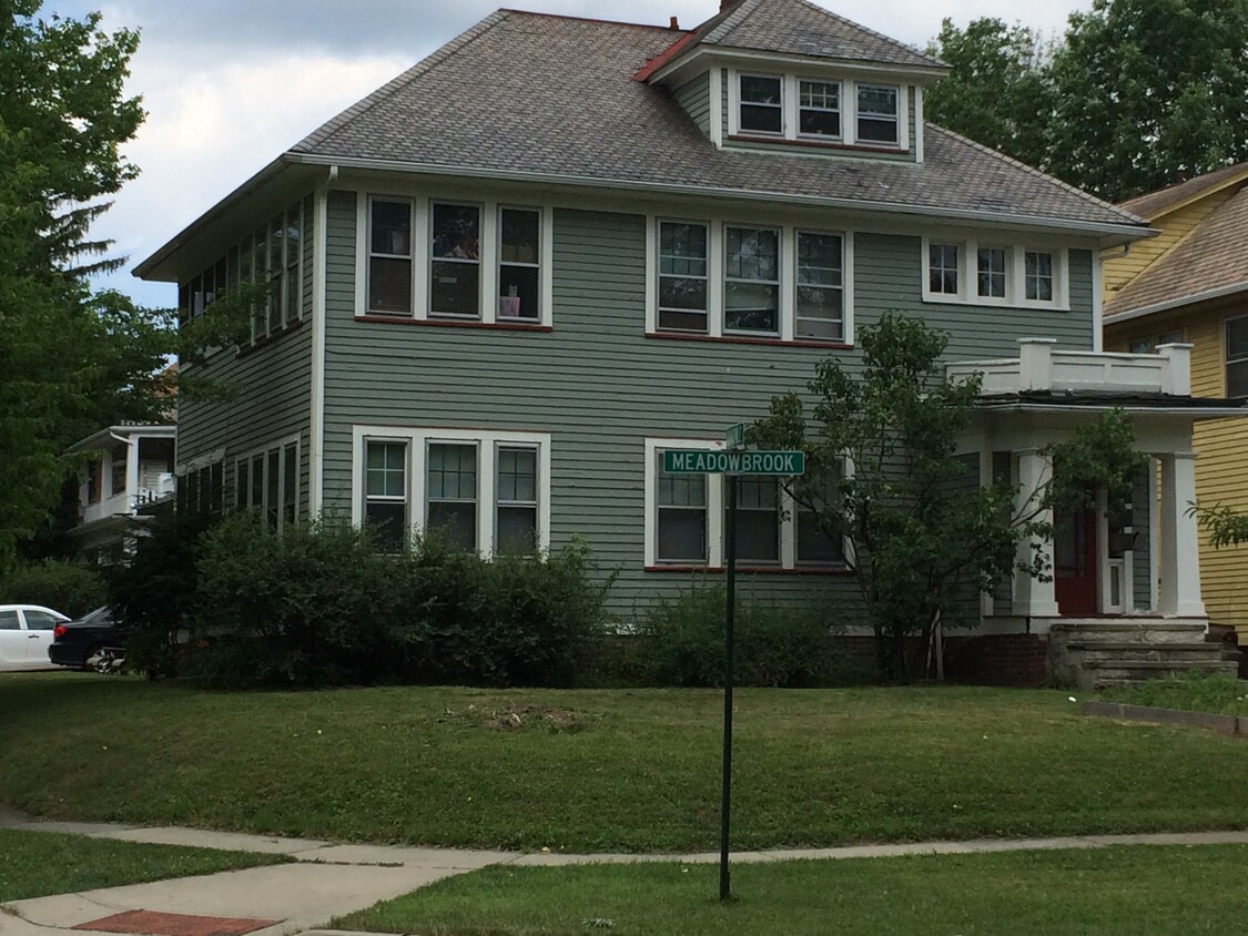 Foto principal - 3127 Meadowbrook Blvd