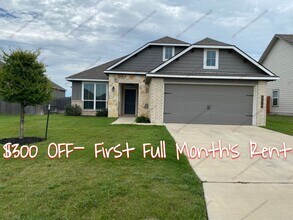 Building Photo - 720 Fallbrook Dr