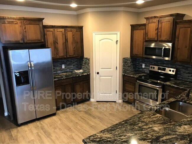 Foto del edificio - 3001 Enchanted Rd