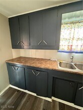 Building Photo - 320 Woodlawn Ave