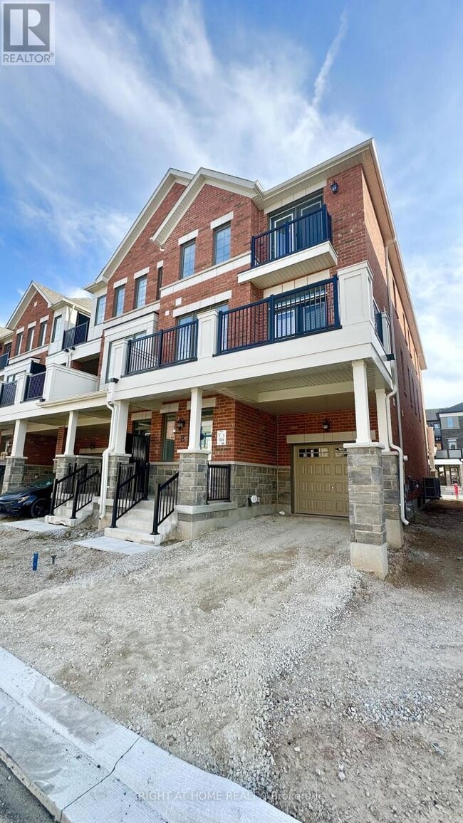 Building Photo - 8 Walcott Cres