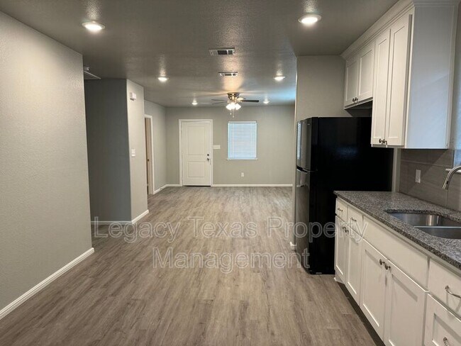 Foto del edificio - 112 W Wilson St