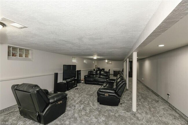 Building Photo - 12931 W Linden Ln