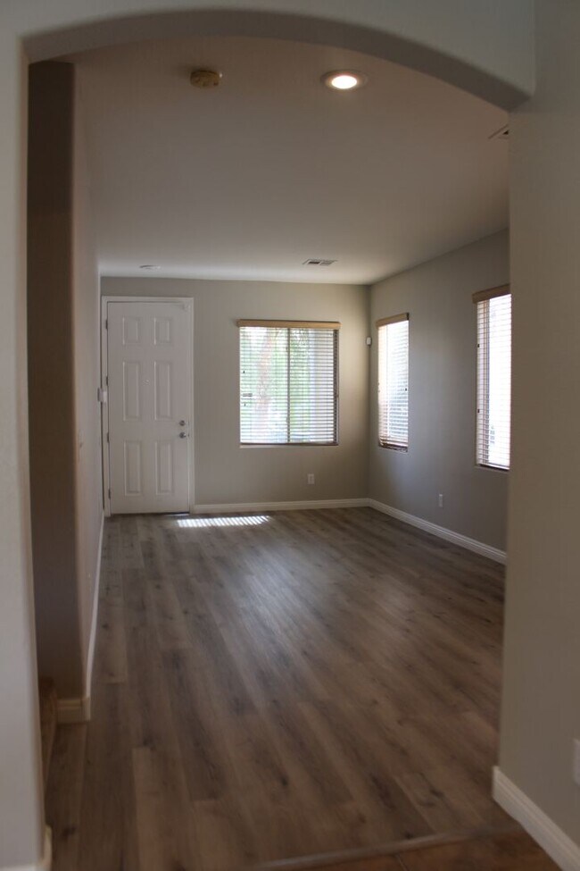 Foto del edificio - BEAUTIFUL 4 BEDROOM HOME WITH A POOL!