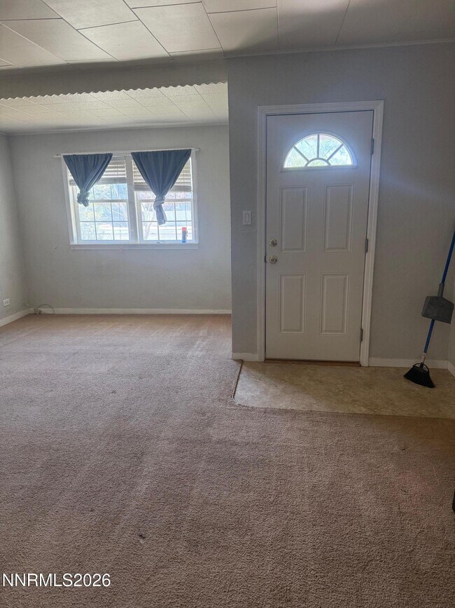 Foto del edificio - 1370 Dartmouth Ave