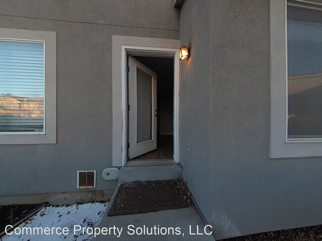 Building Photo - 5 br, 2.5 bath House - 901 S. Apple Grove ...