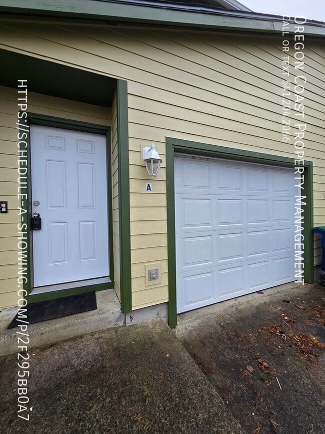 Building Photo - 1135 SE Oar Ave