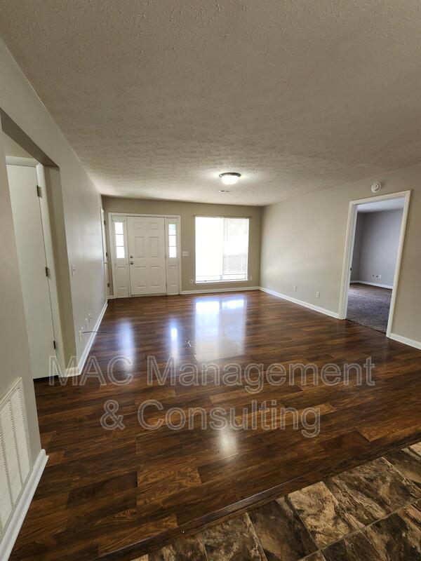 Building Photo - 1600 Garden Ln