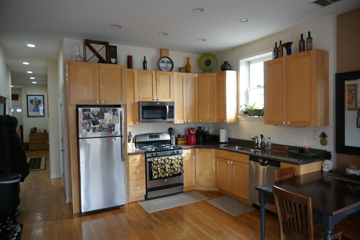 Primary Photo - 509 N Hartland Ct
