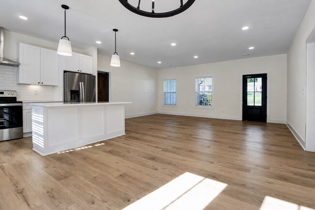 Foto del edificio - 511 Creekview Ln