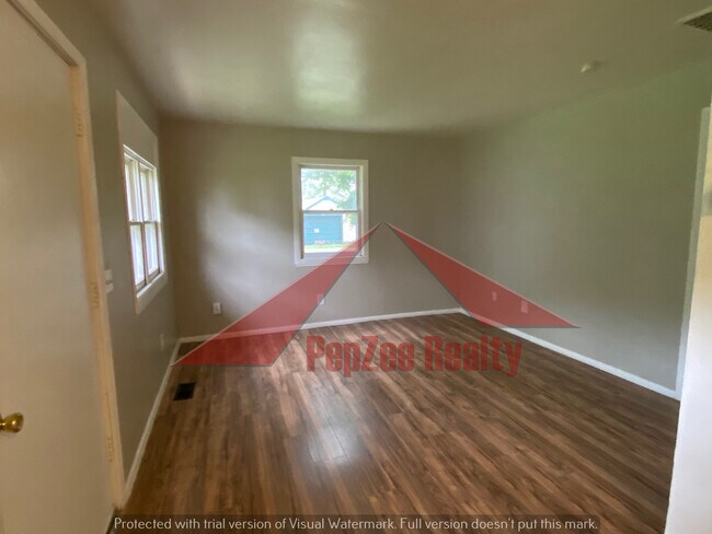 Living Area - 253 S Harbine Ave