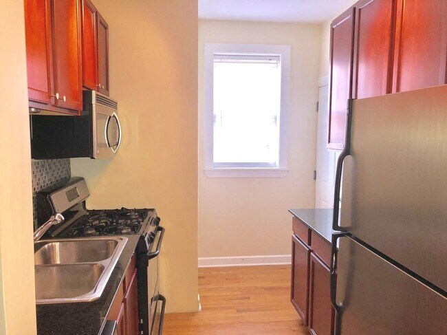 Foto del edificio - 536 W Belmont Ave