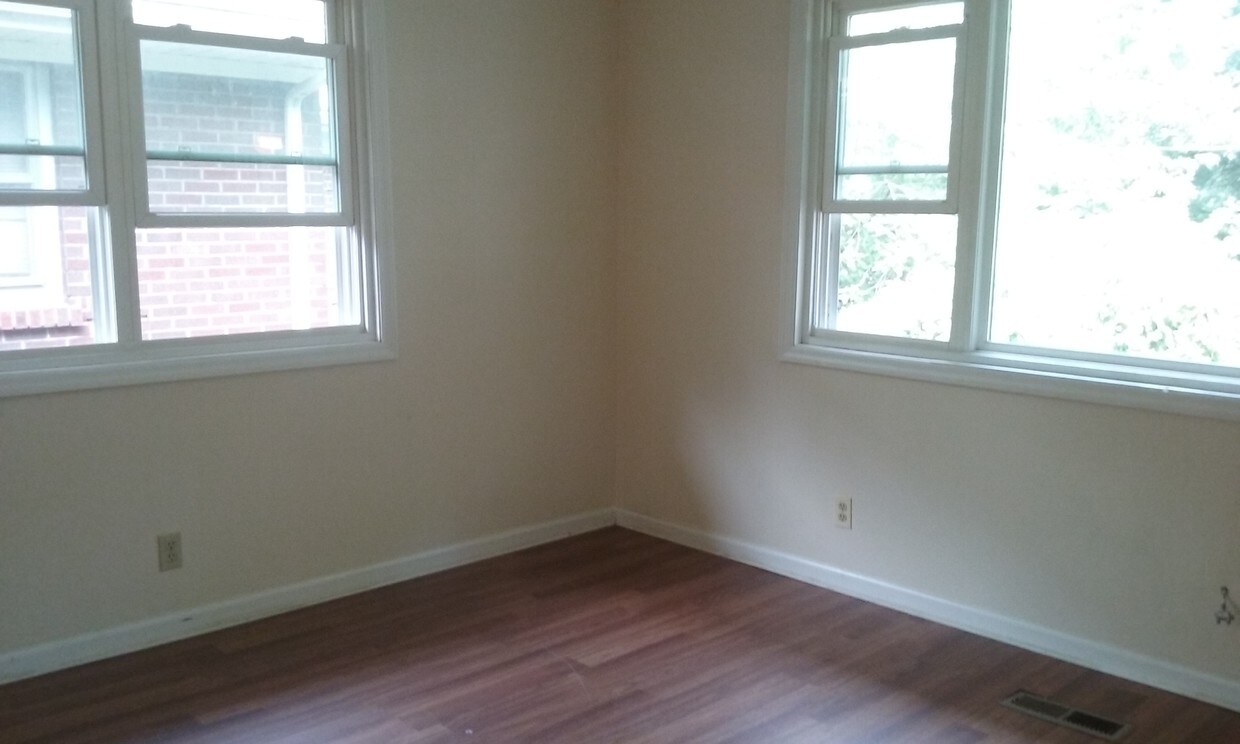 Primary Photo - 1235 Benton St