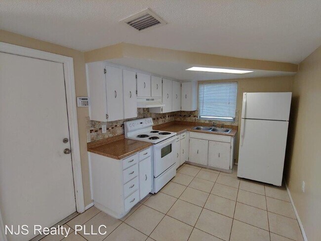 Building Photo - 2 br, 1 bath House - 3159 Bright Dr
