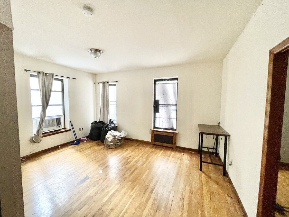 Foto principal - 200 W 85th St