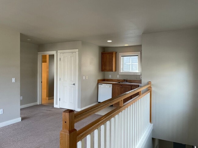 Building Photo - Your Cozy Corner in Fairview Village!