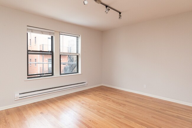 Building Photo - 2837 W Palmer St